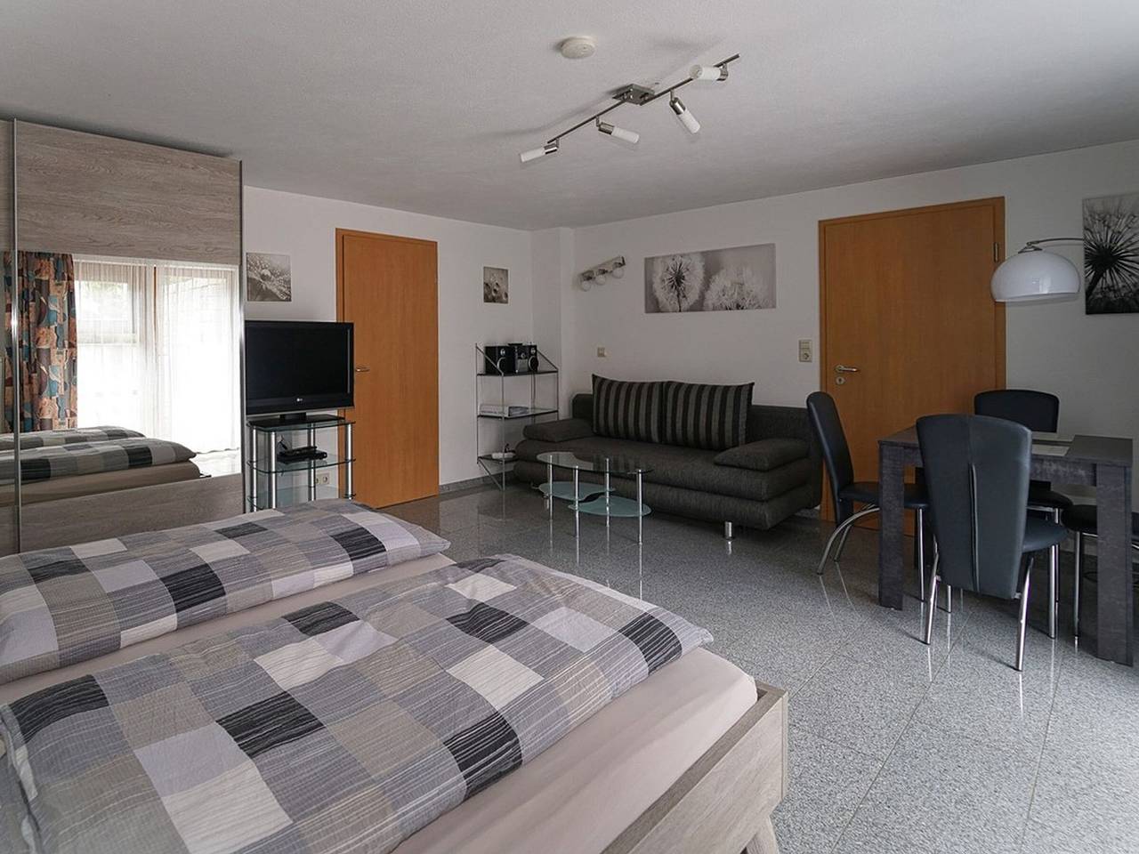 Apartamento entero, Apartamento 'Rosengarten' con terraza privada y Wi-Fi in Sipplingen, Region Bodensee-Oberschwaben