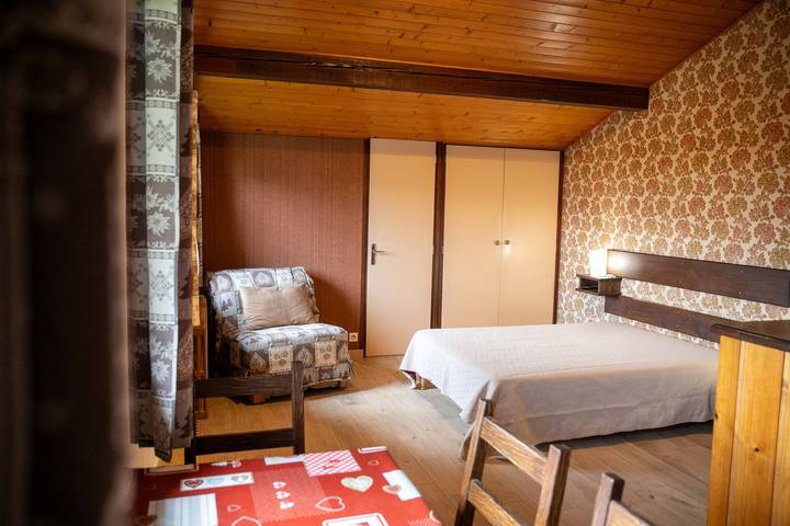 Studio entier, Studio 4 personnes  Chalet Tournier avec vue sur la montagne, jardin partagé et Wi-Fi in Les Gets, Les Portes du Soleil