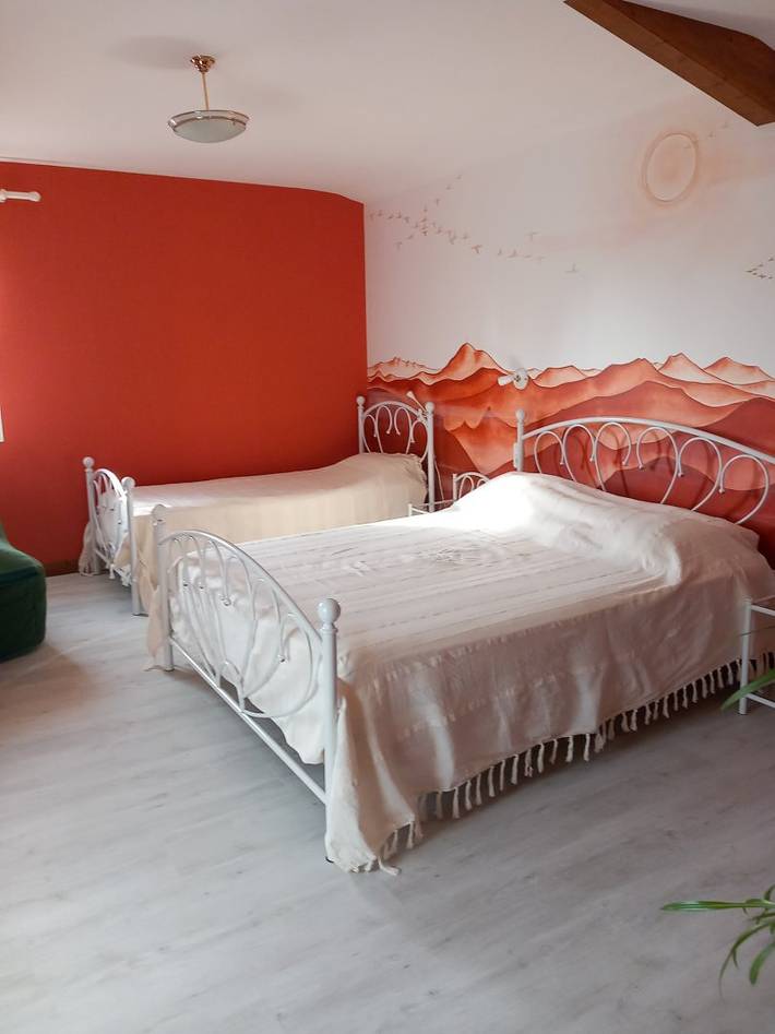 Gîte pour 8 personnes, avec jardin et terrasse dans le Puy-de-Dôme - 4