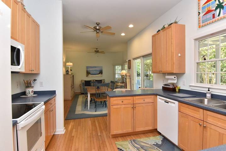 Vacation house for 10 people, with yard and balcony in Rehoboth Beach