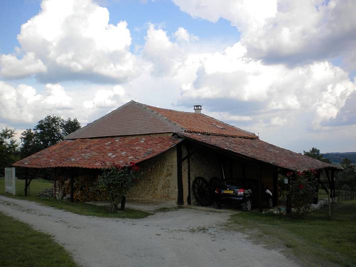 Gîte pour 4 personnes, avec terrasse ainsi que piscine et jardin en Dordogne - 3