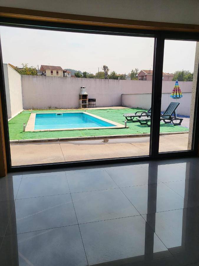 Villa para 8 pessoas, com piscina e jardim e ainda vista, com animais de estimação em Chaves