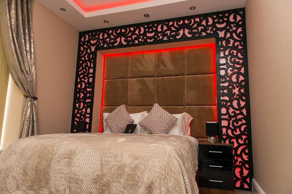 Entire apartment, Aphrodite Suites Grand Spa Suite Jet Spa Apartment in Huddersfield, West Yorkshire