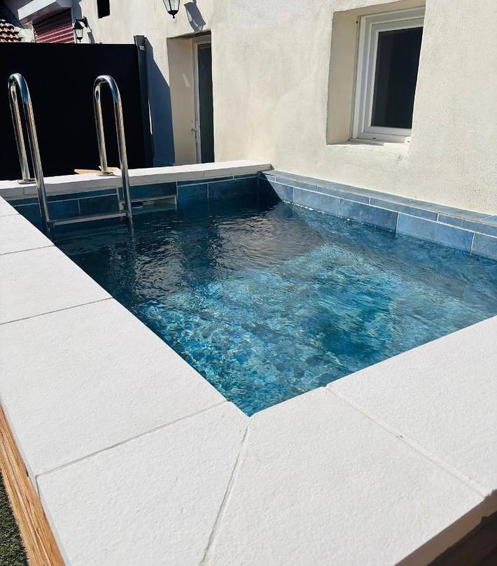 Apartamento de vacaciones para 2 personas, con terraza y piscina además de jacuzzi y jardín - 1