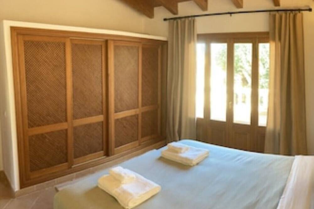 A Luxurious 2 Bedroom Villa With Sea And Mountain Views, in Betlem, Artà