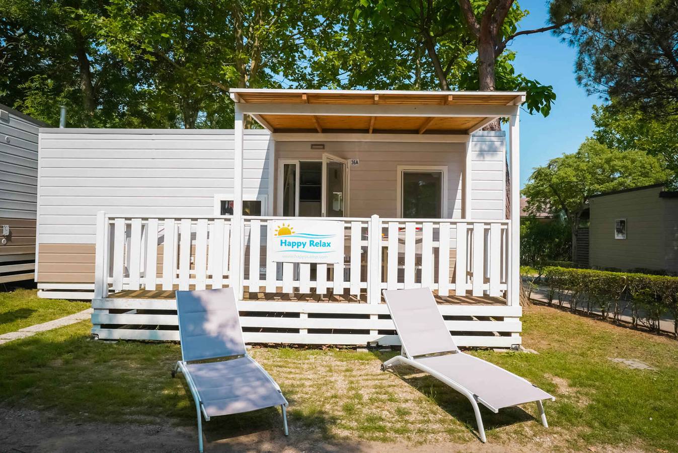 Mobilehome with air conditioning, terrace and water park  in Peschiera del Garda, Garda Mountains