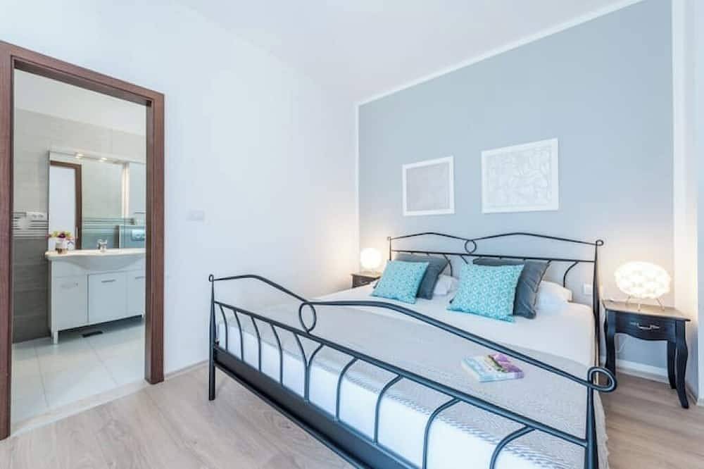 Apartments Villa Made 4U Deluxe Four Bedroom Apartment with Terrace and Sea View in Mlini, Dubrovnik-Neretva