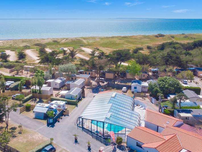 Camping pour 4 personnes, avec bassin pour enfant à Saint-Hilaire-de-Riez