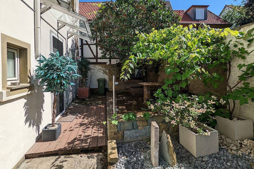 Ganze Wohnung, Zentr. App.(35qm) in d. Altstadt / Aussenterrasse, Auto- + Fahrrad-Abstellplatz in Soest, Kreis Soest