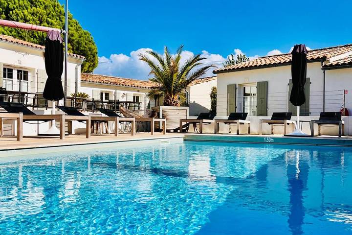 Hôtel pour 3 personnes, avec terrasse et piscine