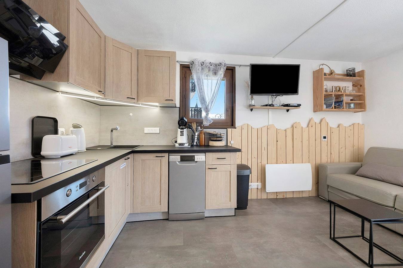 Appartement entier, Appartement 'St So' avec vue montagne, terrasse privée et Wi-Fi in Saint-Sorlin-d'Arves, Région de Saint-Jean-de-Maurienne