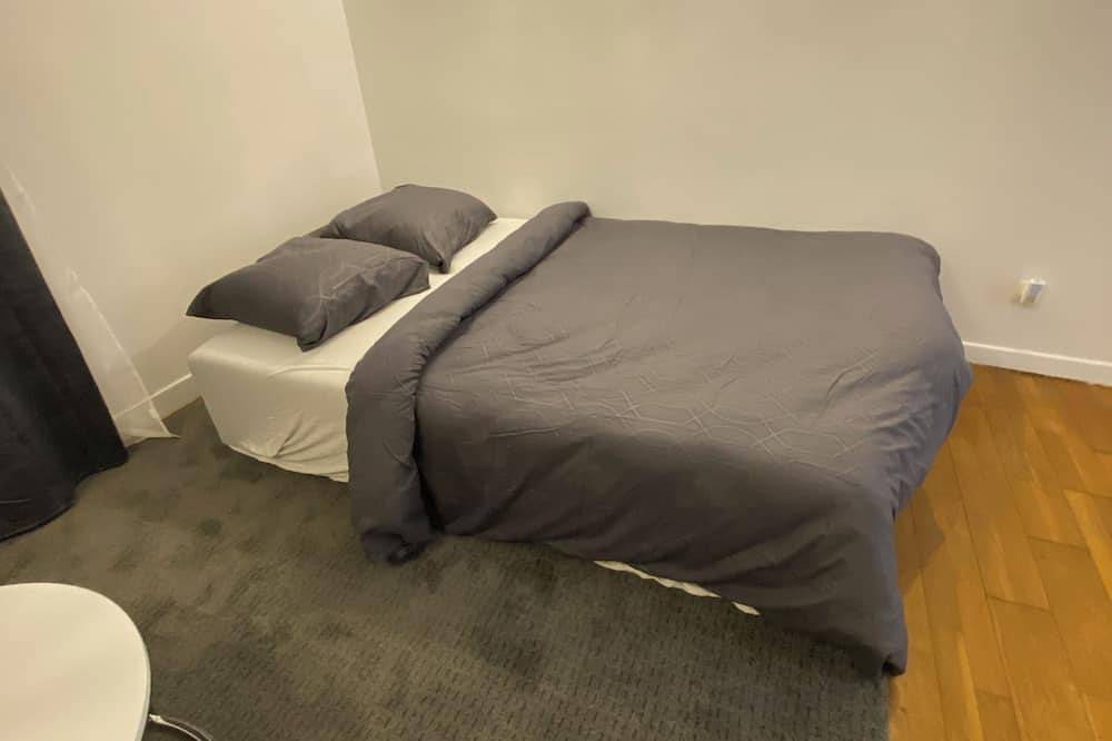 Appartement entier, Duplex Minimaliste > 30 min de Paris in Saint-Ouen-l'Aumône, Val-d'Oise