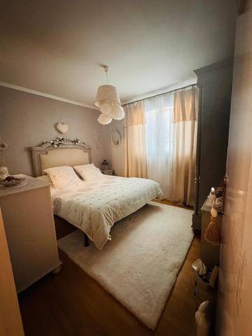 Location de vacances pour 6 personnes, avec jardin ainsi que piscine et vue, animaux acceptés à Châteauroux