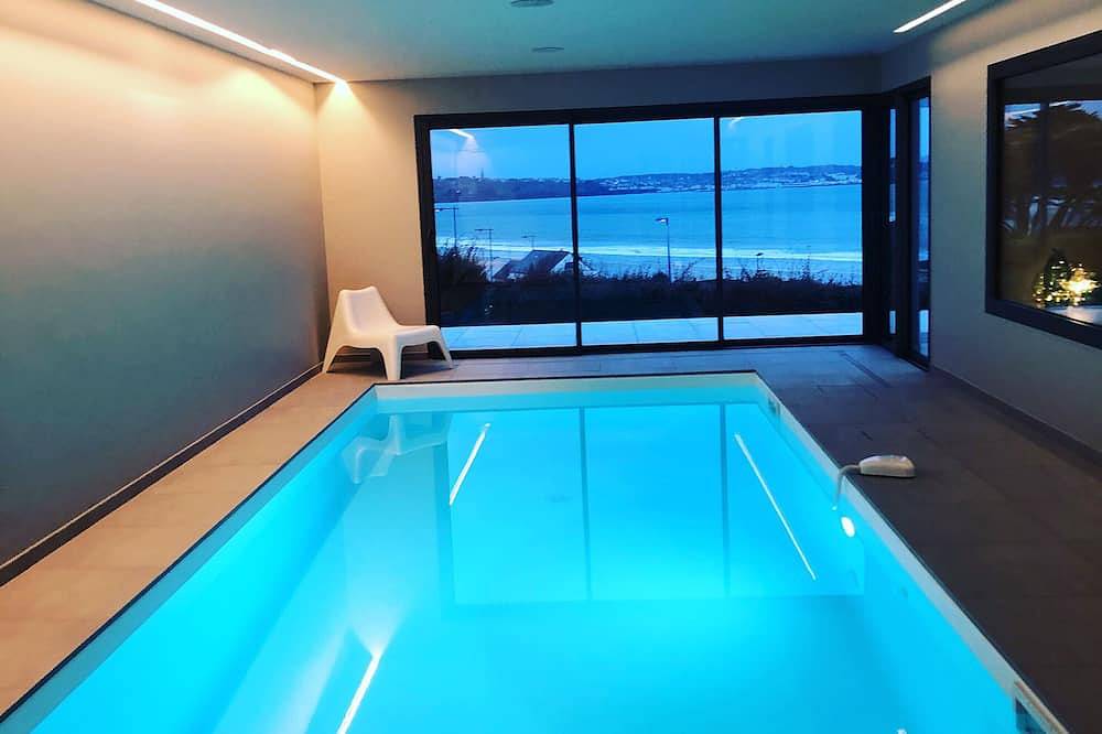 Villa Vue Mer Et Piscine Intérieure 5 Étoiles <>Proximité Immédiate De La Plage in Plonévez-Porzay, Région de Châteaulin