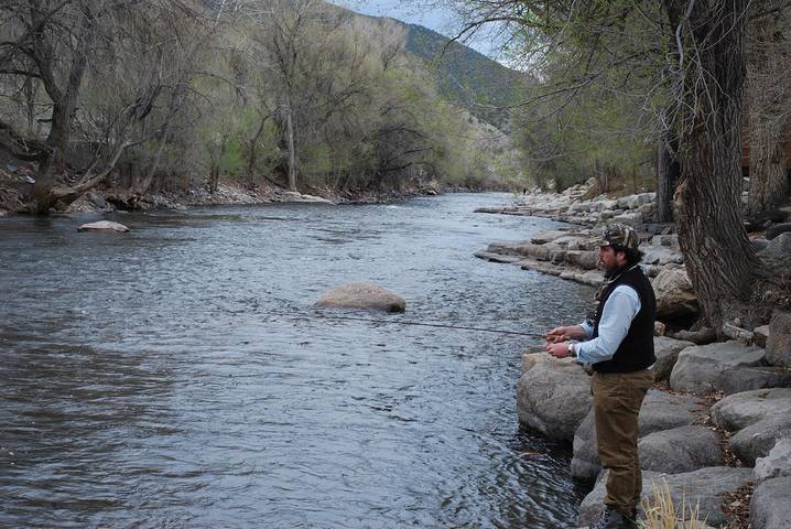 Vacation rental for 4 people, with terrace and yard in Salida