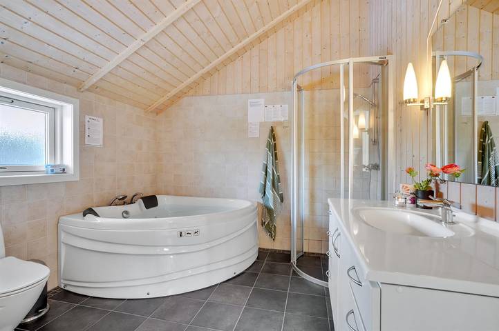 Ferienhaus für 6 Personen, mit Whirlpool und Terrasse sowie Sauna und Garten, mit Haustier in Øster Hurup - 4