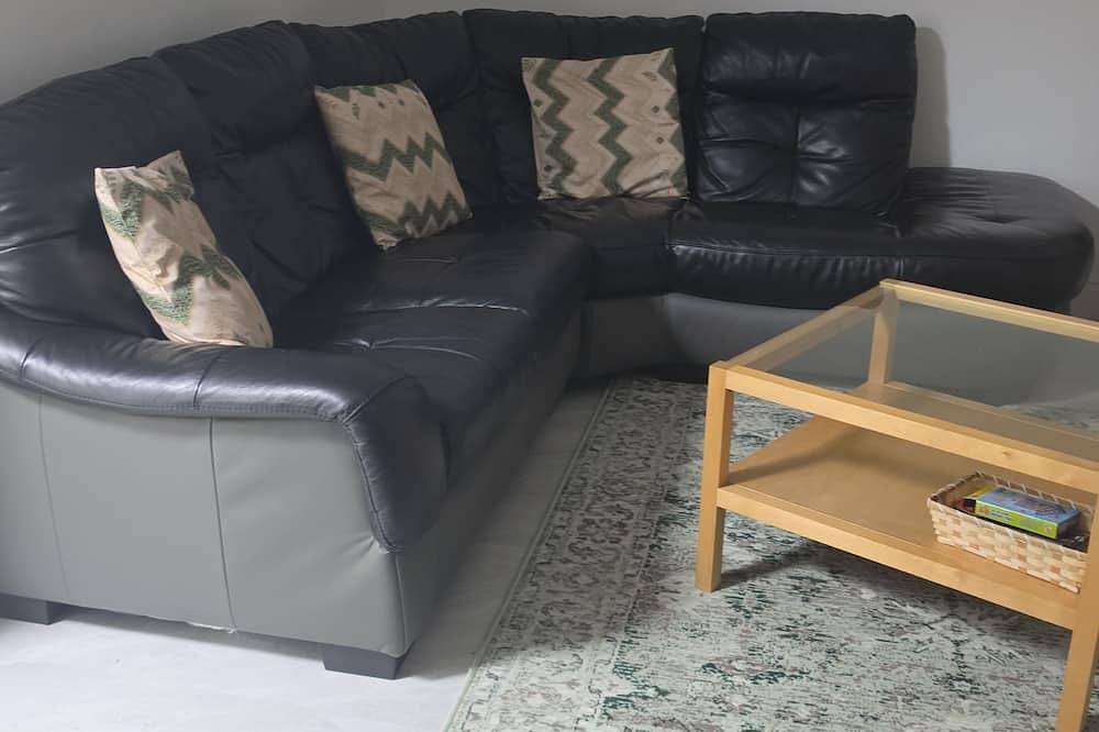 “Large Newcastle Home for 8– 4 guest Bedrooms, 5 Beds in Newcastle upon Tyne, Tyne and Wear