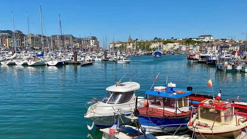 Gîte pour 5 personnes, avec Balcon ainsi que Terrasse et Vue à Saint-Aubin-le-Cauf