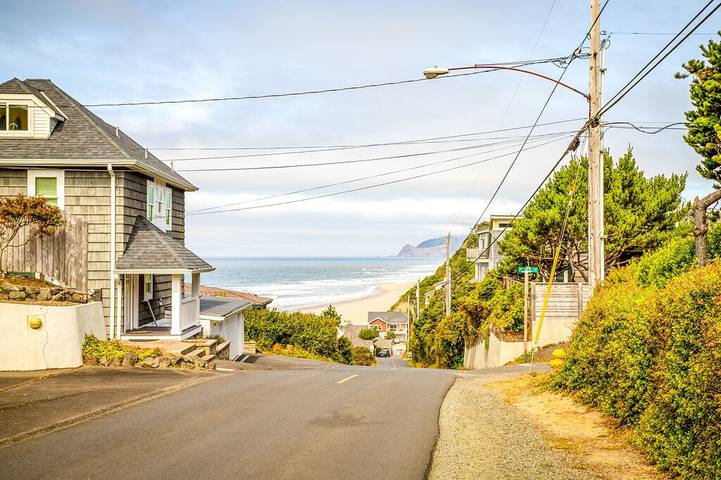 Vacation rental for 8 people, with yard and terrace as well as hot tub in Oregon Coast