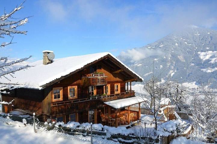 Superior chalet met bubbelbad, sauna, fornuis, directe toegang tot de pistes in Tux Alps, Kaltenbach