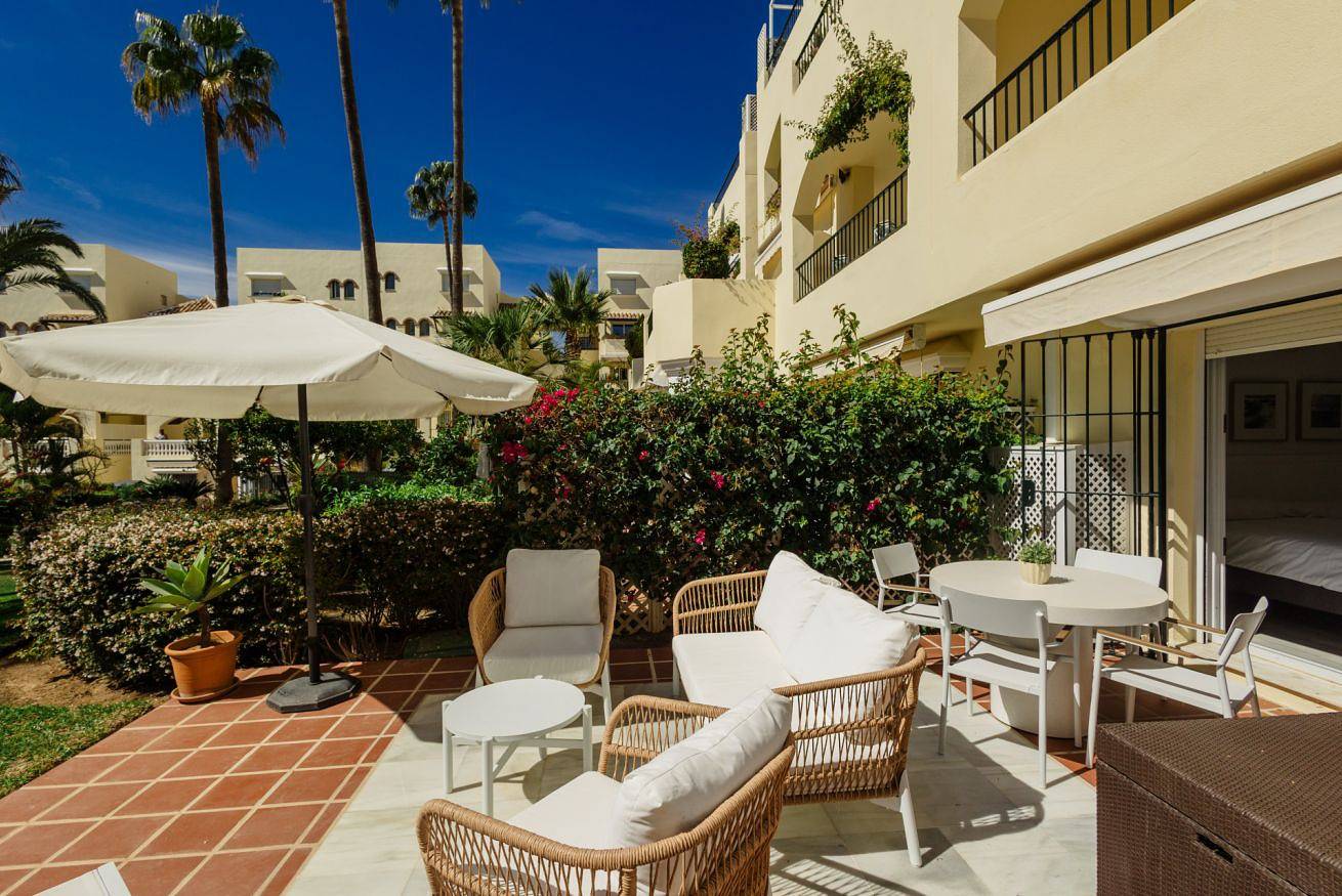 Entire apartment, Cozy apartment with terrace and access to the beach, in Elviria, Marbella East in Marbella East, Marbella