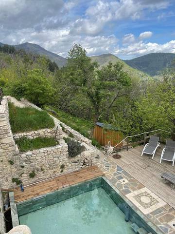 Gîte pour 8 personnes, avec piscine ainsi que vue et jardin, animaux acceptés à Arphy