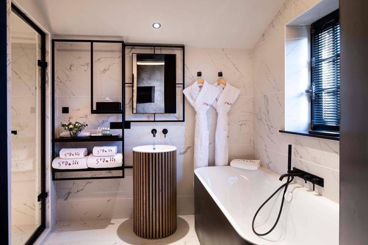 Deluxe Room with steam shower and balneotherapy bathtub in Honfleur, Région de Lisieux