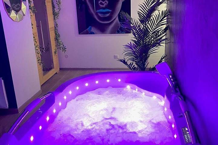 Ferienwohnung für 2 Personen, mit Sauna und Whirlpool in Nancy