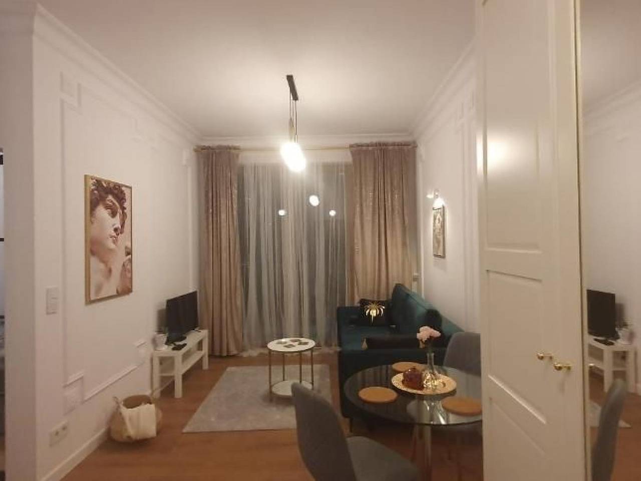 Entire apartment, Besserer Platz: Klassisches Warschau in Warsaw, Masovia