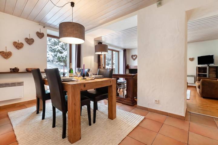 Ganze Wohnung, Chez Roberto Chamonix 3Br Duplex w/ Sauna + Garden in Chamonix, Region Bonneville