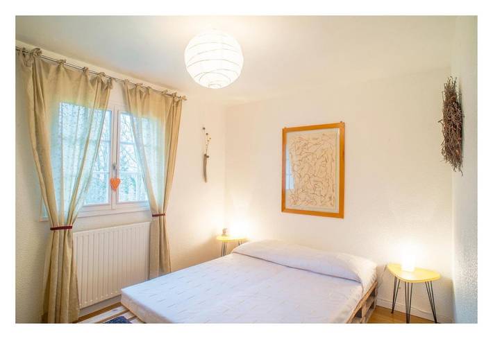 Gîte pour 2 personnes, avec piscine ainsi que vue et jardin à L'Honor-de-Cos