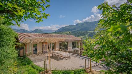 Gîte pour 15 personnes, avec terrasse et jardin à Die