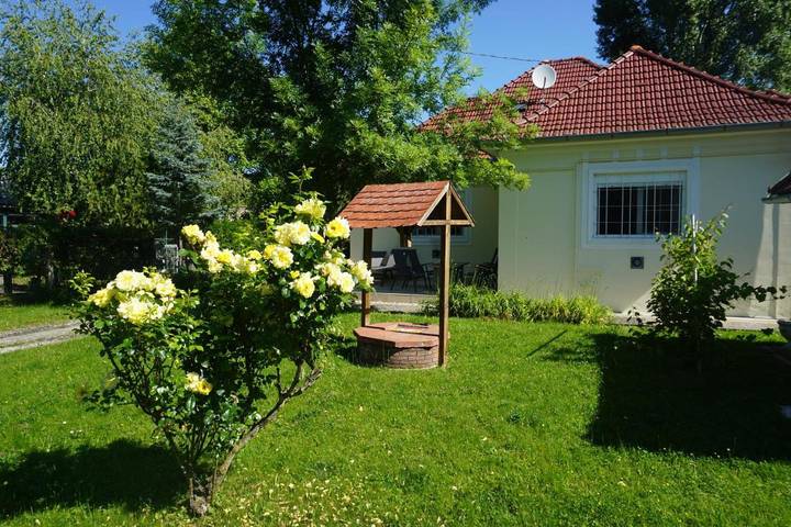 Ferienhaus für 6 Personen, mit Terrasse und Garten sowie Seeblick und Ausblick in Balatonmariafürdö - 2