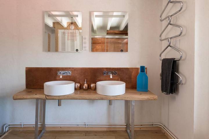 Location de vacances pour 2 personnes, avec jardin ainsi que vue et piscine à Bouvesse-Quirieu - 4