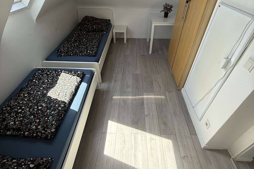 Ganze Wohnung, Zentral gelegenes Apartment am Bunter Garten in Mönchengladbach in Mönchengladbach, Niederrhein