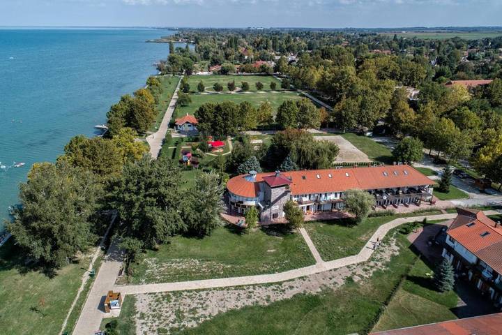 Apartament wakacyjny dla 6 osób, z widok na jezioro i widok oraz taras w Zamárdi