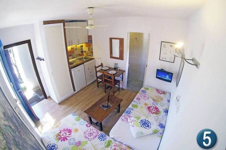 Ferienwohnung für 5 Personen, mit Balkon und Pool sowie Garten in Cala Vedella - 3