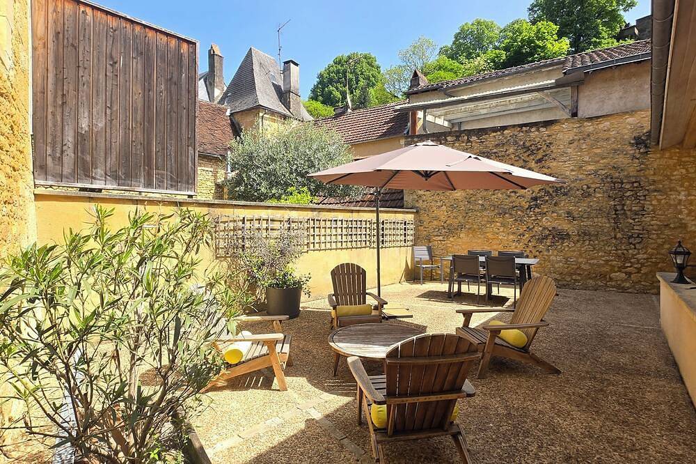 Appartement entier, La Mozerie confort et cour privée en plein centre de Montignac Lascaux in Montignac, Périgord Noir