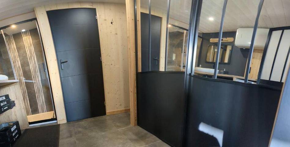 Gîte pour 6 personnes, avec vue et terrasse à Besse-et-Saint-Anastaise - 2