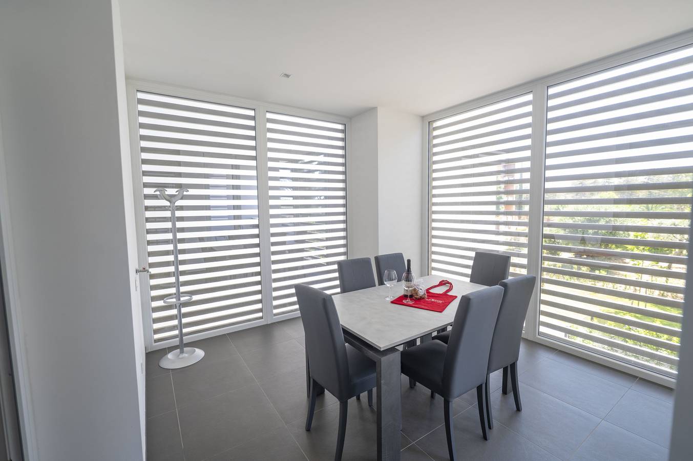 Geheel appartement, Modern Family 2 Br Apartment in Residential Area in Infernetto, Rome