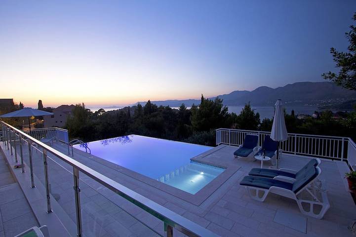 Gîte pour 4 personnes, avec terrasse et jardin à Cavtat