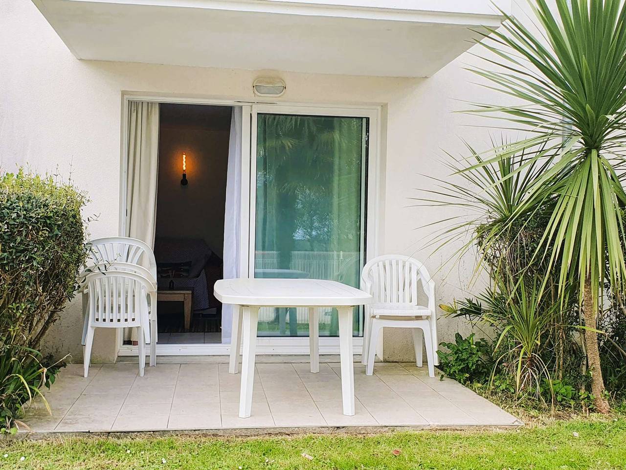 Ganze Wohnung, Fouesnant Beg Meil: Superbe appart 4 pers. avec piscine chauffée, à 100m de la plage in Fouesnant, Côte de Cornouaille
