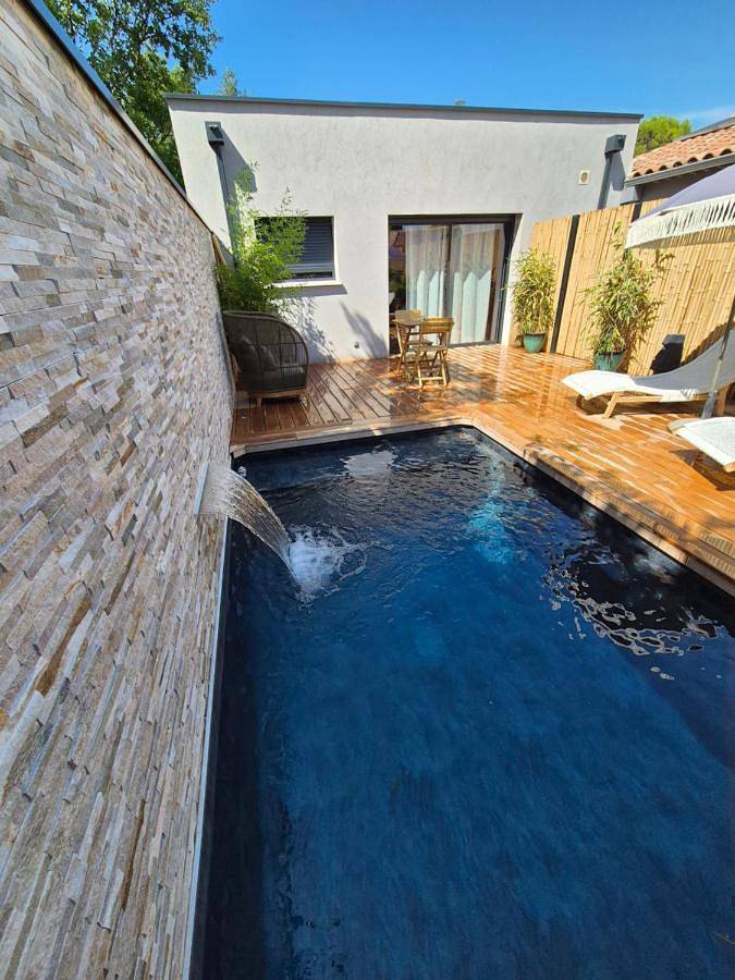 Le Cocoon - Jacuzzi, Sauna et Piscine privée in Carpentras, Parc naturel régional du Mont-Ventoux