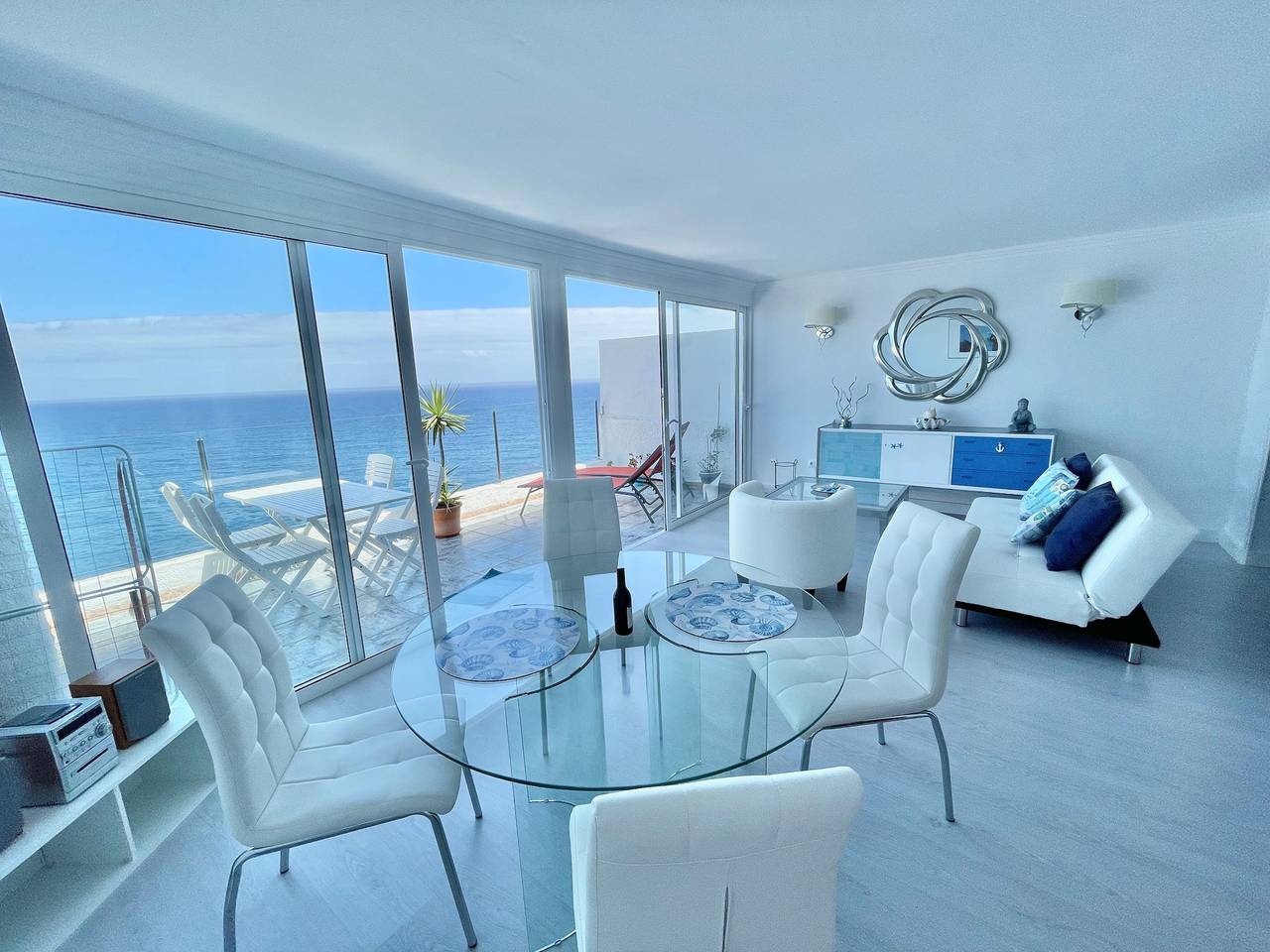 Ganze Wohnung, Ferienwohnung 'Exclusive Views On Top Of The Ocean' mit Meerblick, privater Terrasse & Wlan in Playa de los Roques, Los Realejos