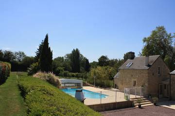 Gîte pour 2 personnes, avec jardin ainsi que piscine et terrasse dans le Calvados