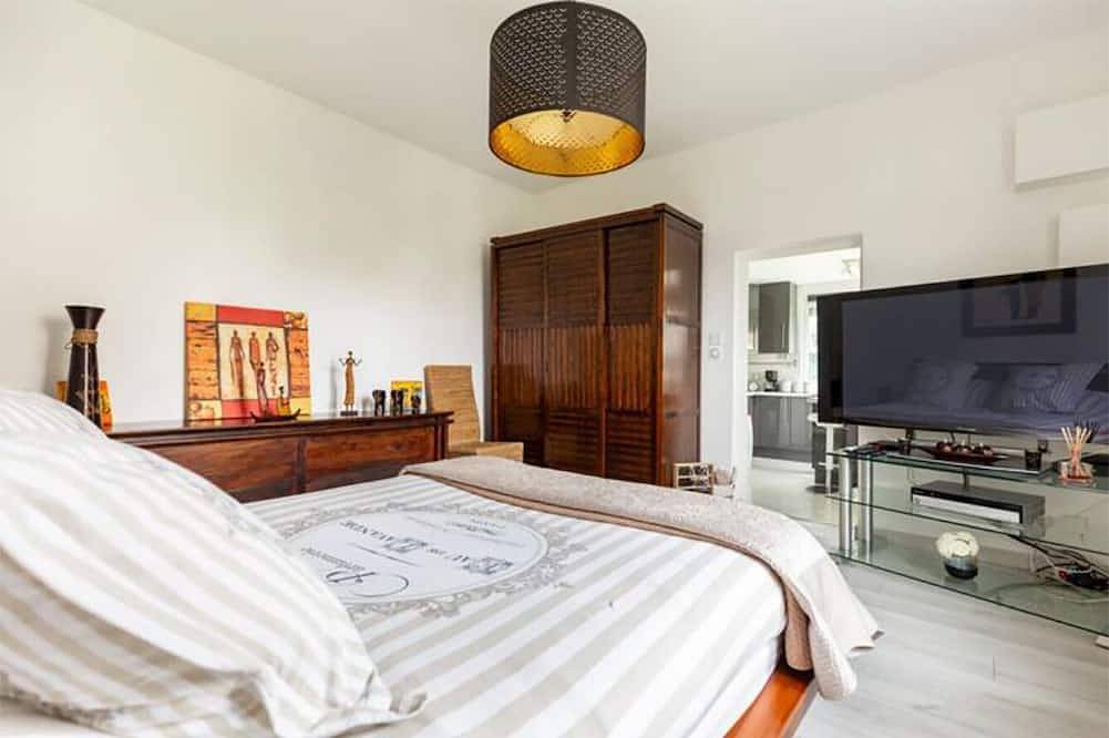 Detached house in very large garden near Cdg airport and Paris Villepinte exhibition center in Sevran, Seine-Saint-Denis