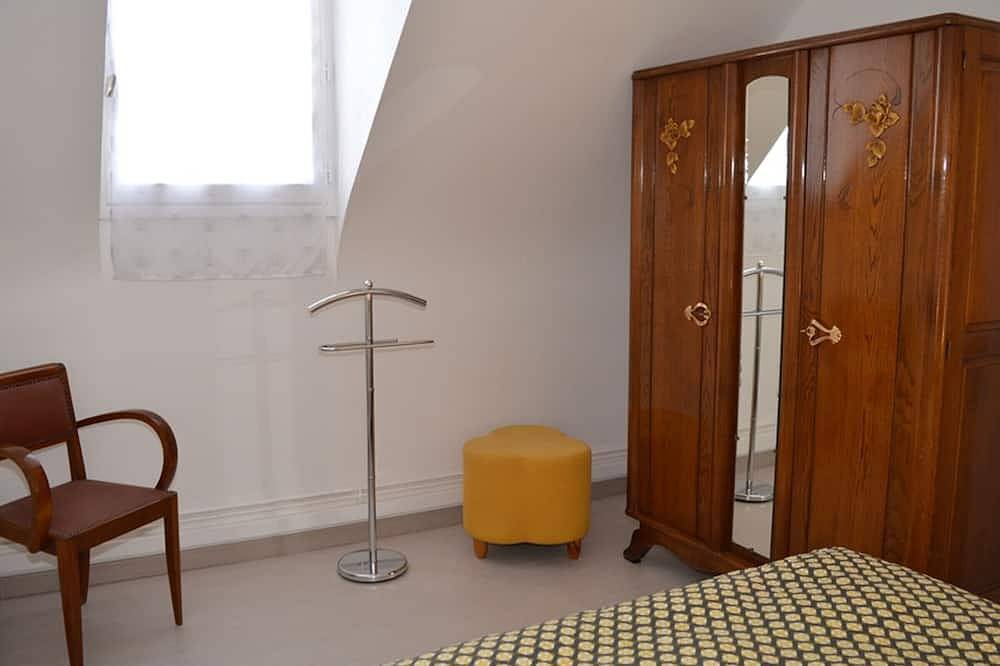 Cozy Retreat Between City and Countryside with Garden, Near Tours Attractions in Saint-Avertin, Tours region