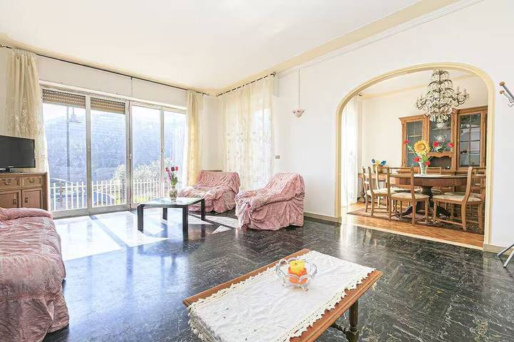 Villa für 9 Personen, mit Garten und Whirlpool in Ligurien