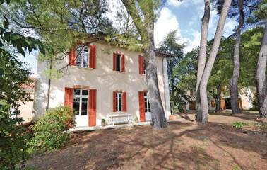 Gîte pour 9 personnes, avec jardin à Puyméras