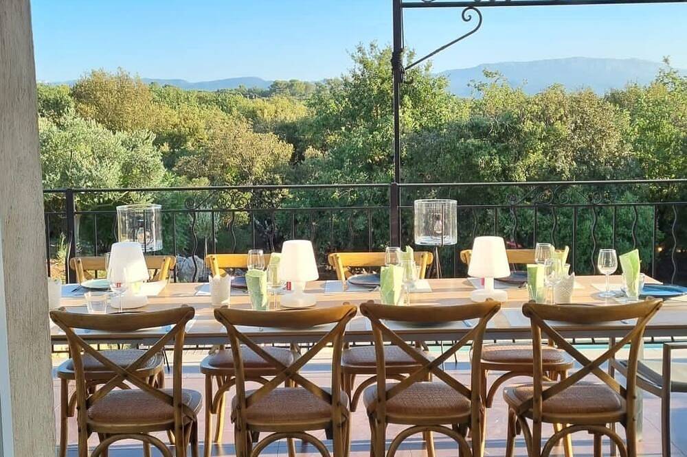 Villa Familiale Typiquement Provençale, au Calme, à 20 min D'aix in Saint-Maximin-la-Sainte-Baume, Brignoles region